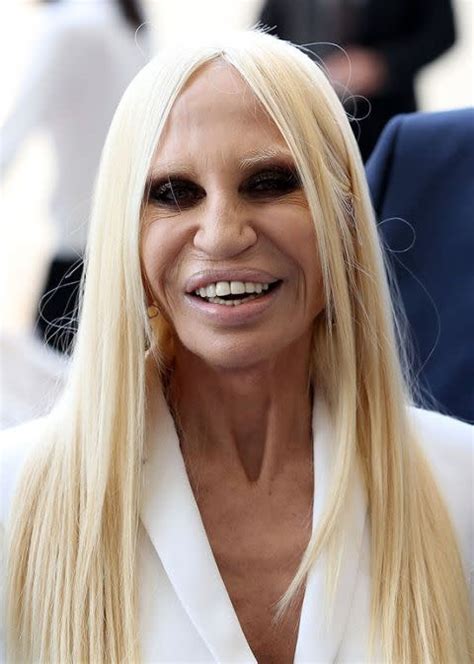 donatella versace capelli gialli|donatella versace.